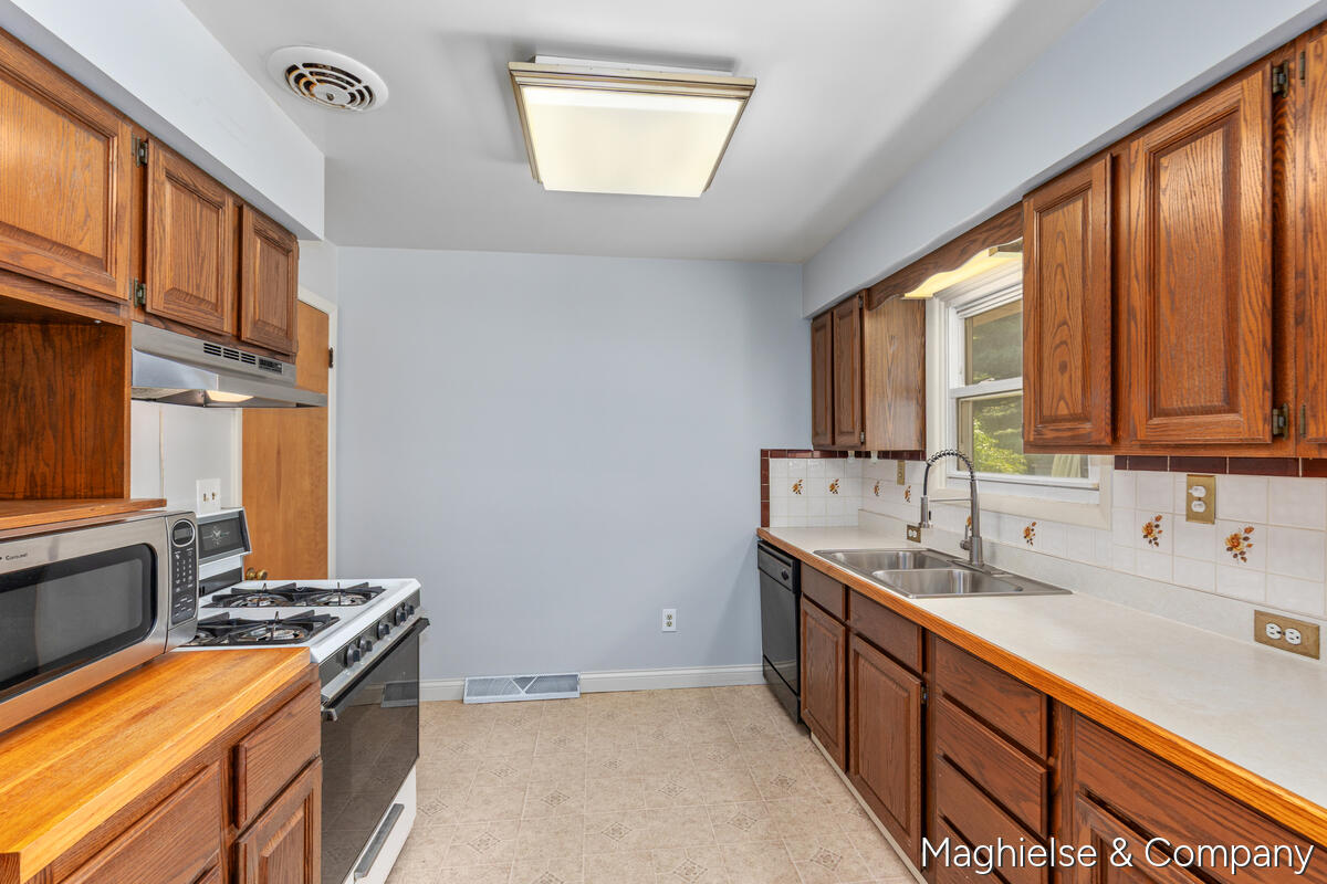 4431 Burgis Avenue SE Grand Rapids MI 49508