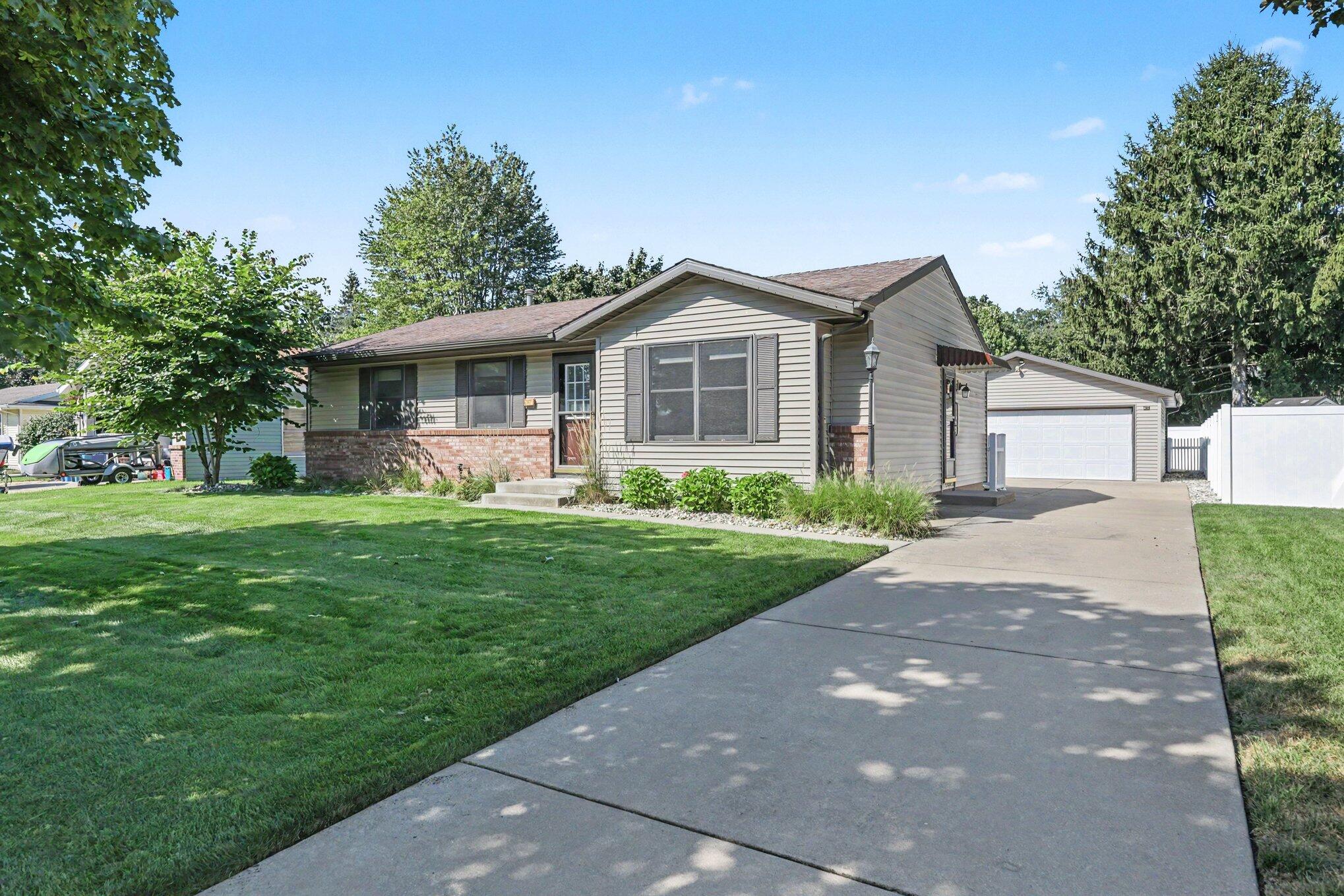 3461 Auburn Avenue NE Grand Rapids MI 49525