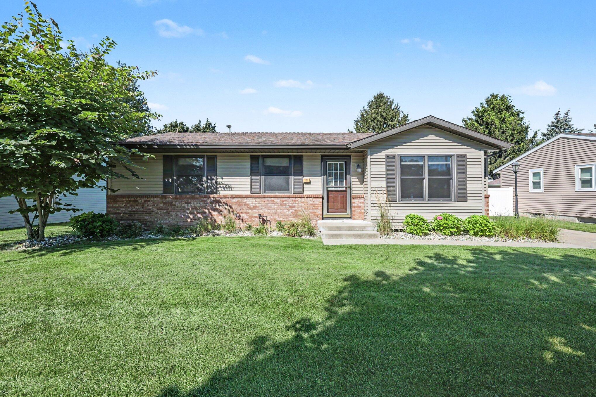 3461 Auburn Avenue NE Grand Rapids MI 49525