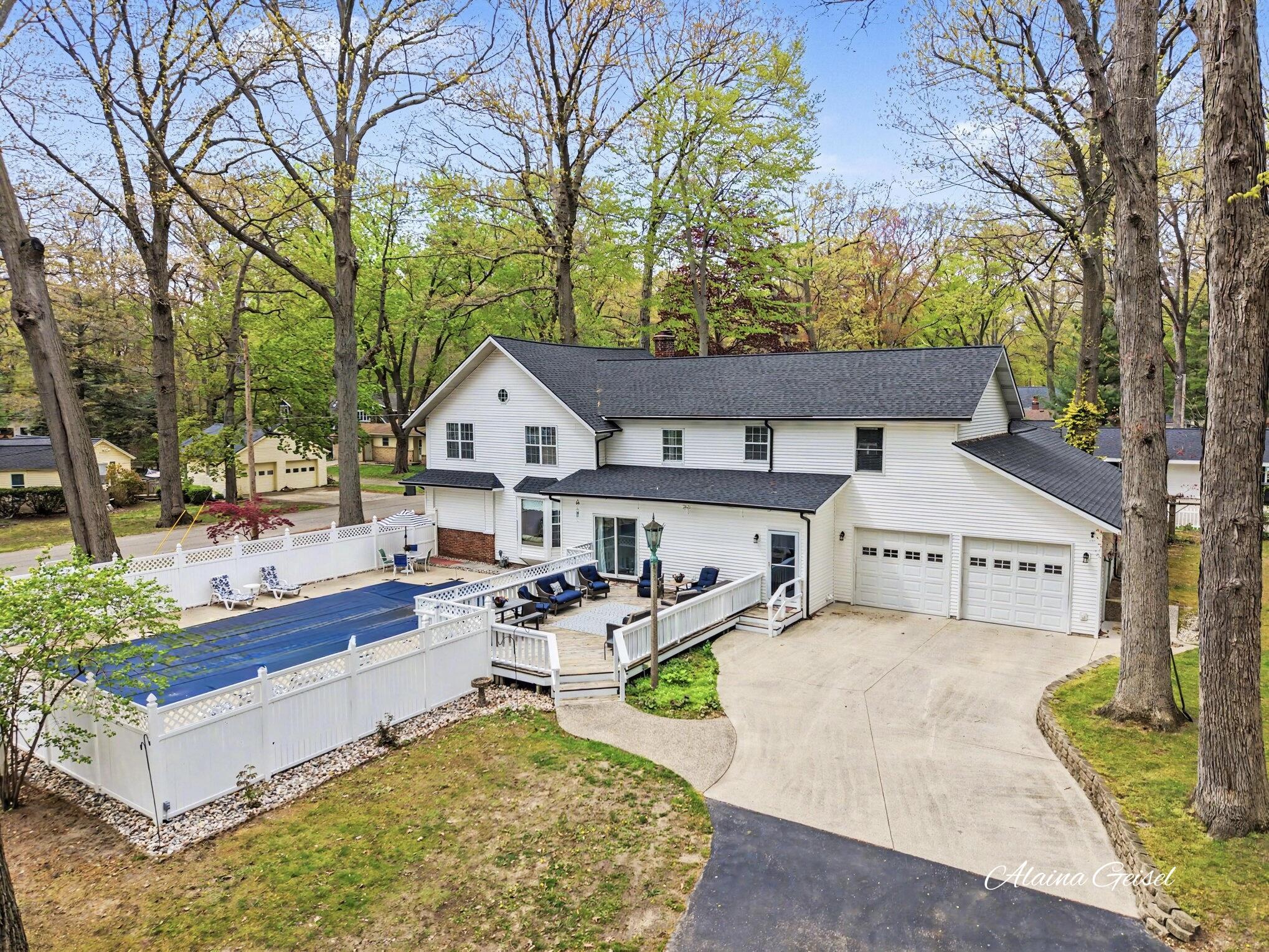 385 Marquette Avenue Holland MI 49424