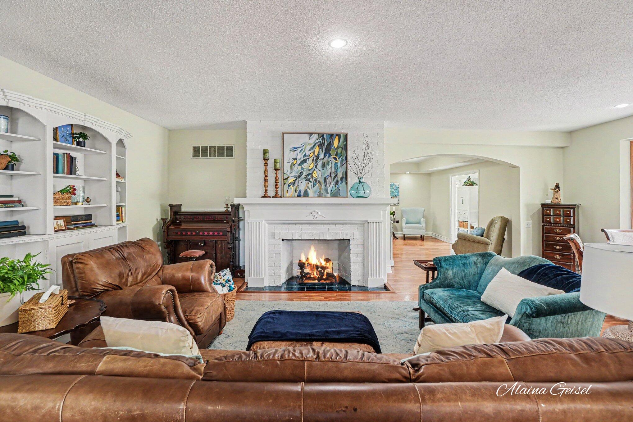 385 Marquette Avenue Holland MI 49424