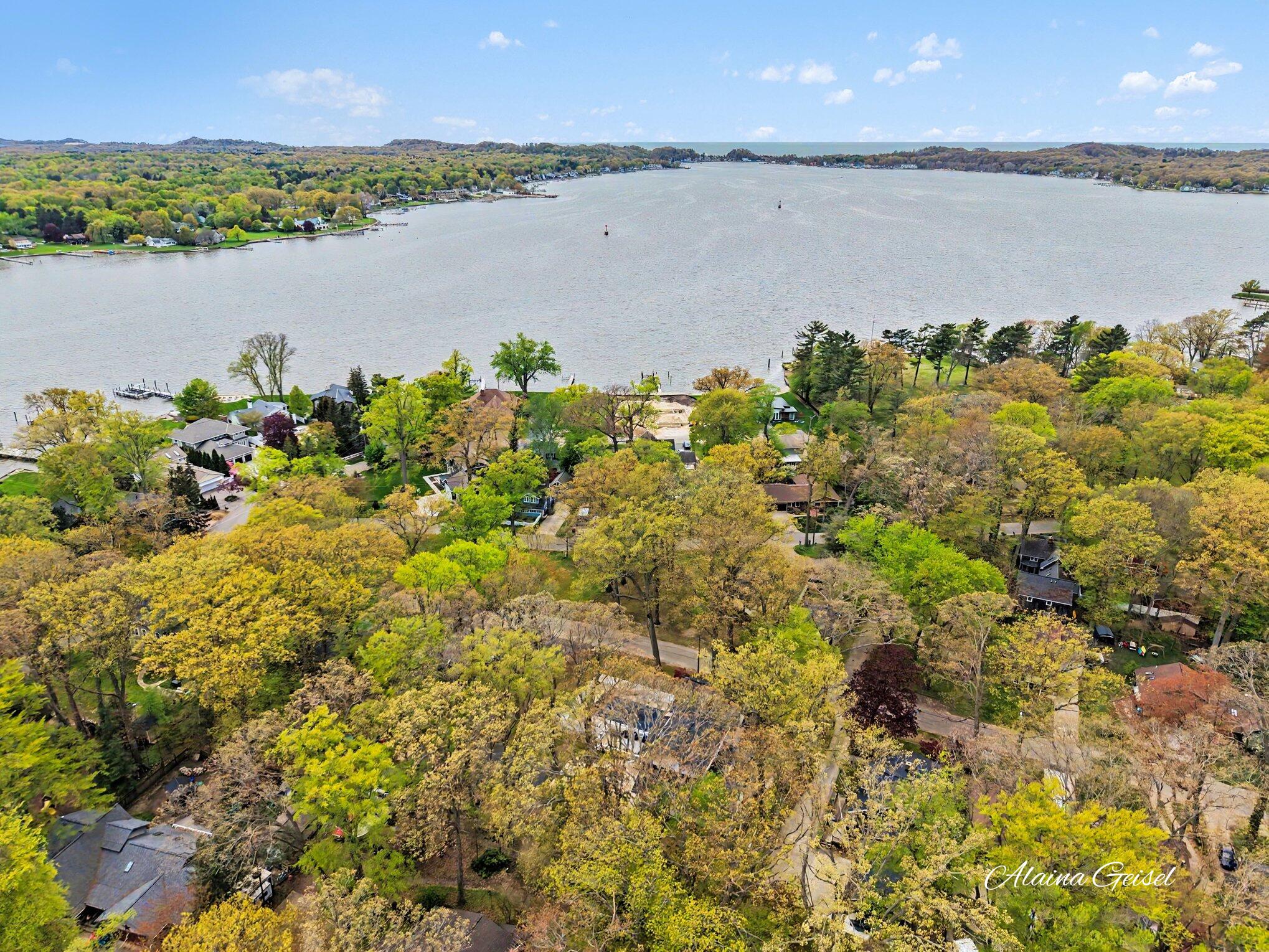 385 Marquette Avenue Holland MI 49424