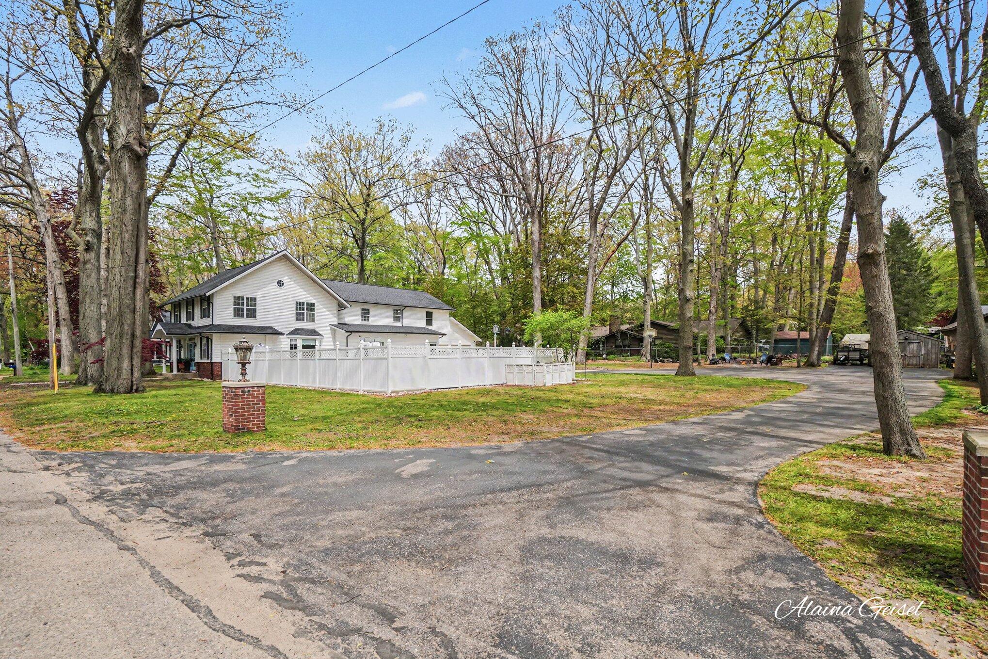 385 Marquette Avenue Holland MI 49424