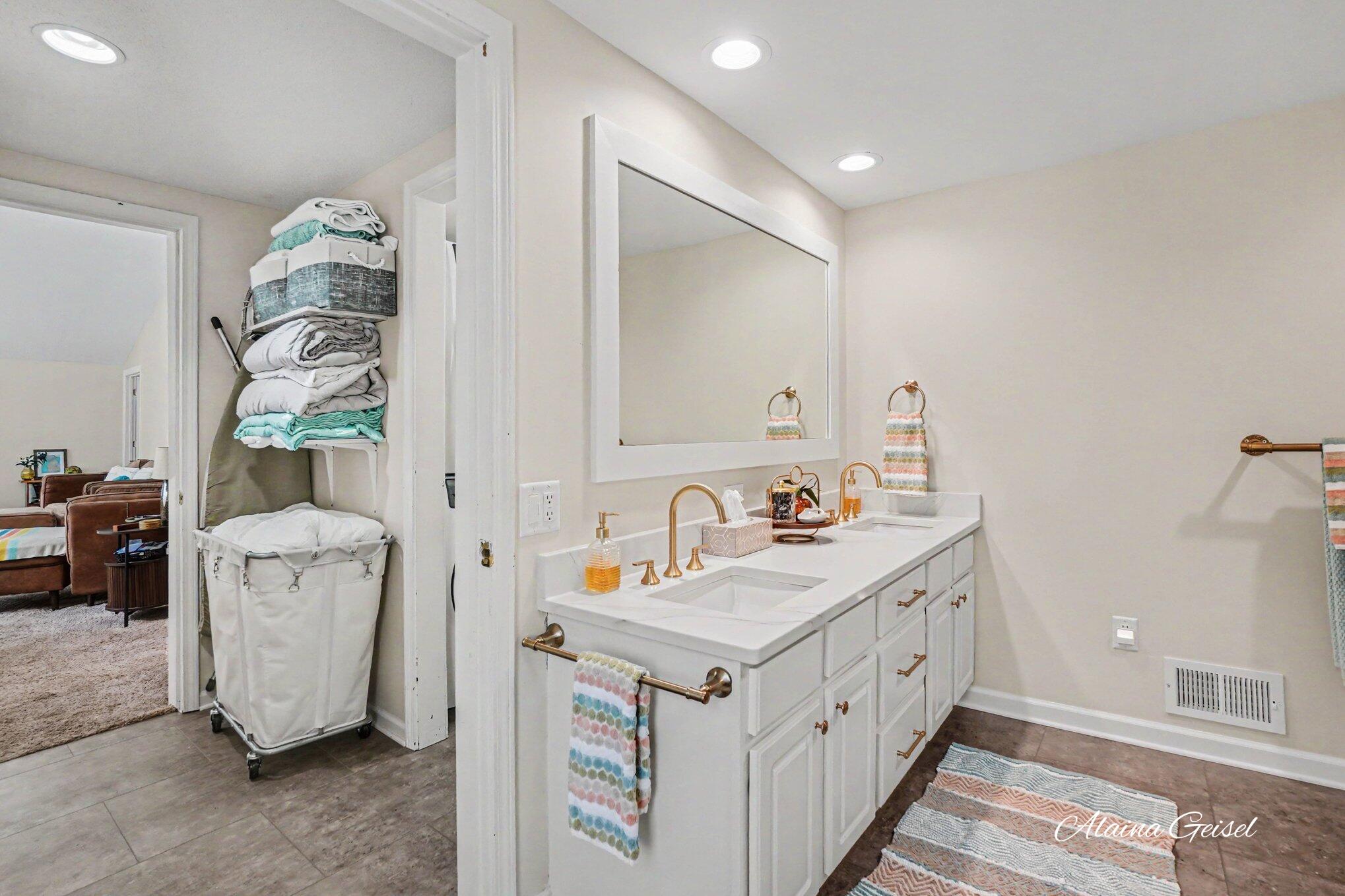 385 Marquette Avenue Holland MI 49424