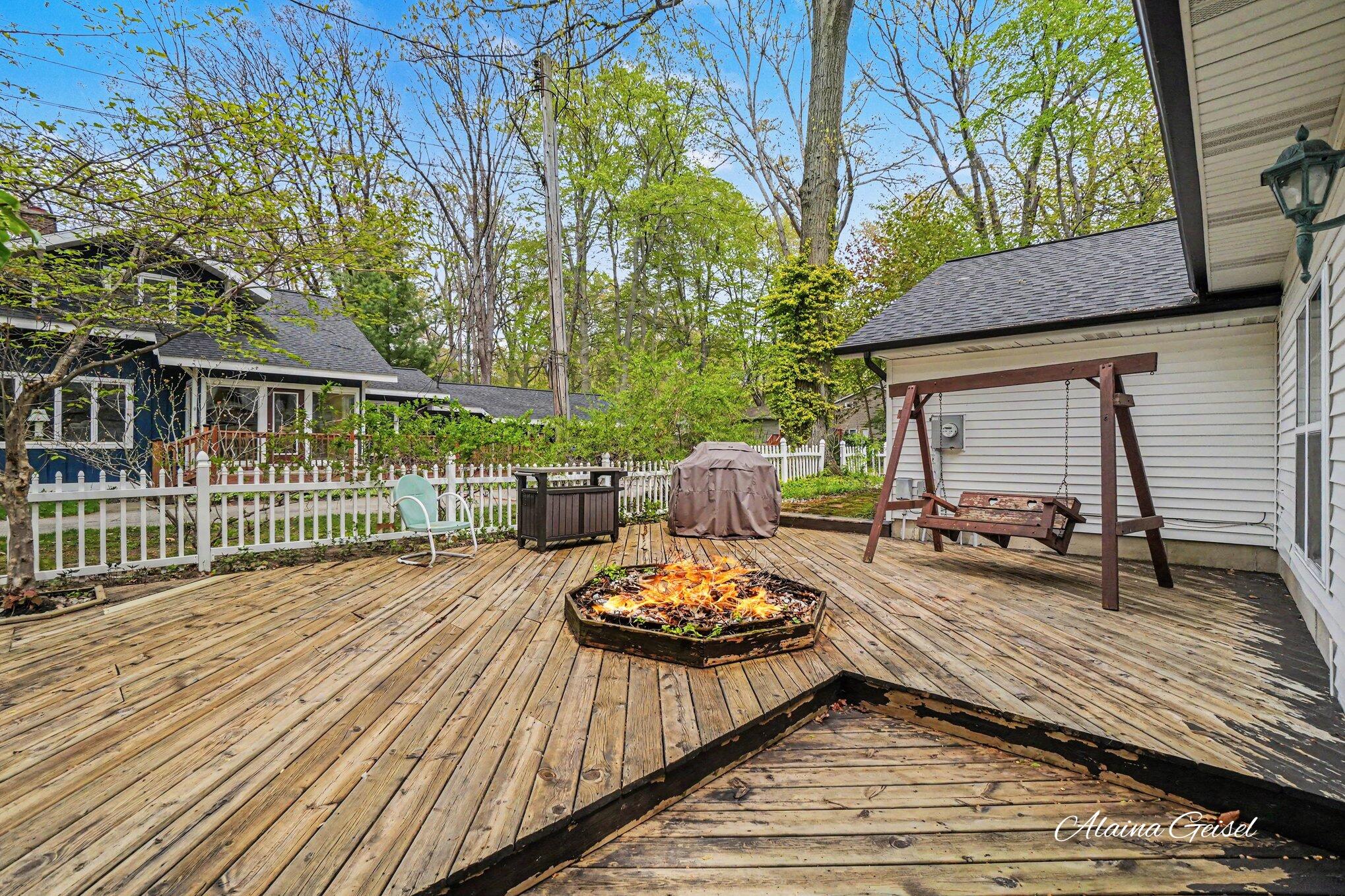 385 Marquette Avenue Holland MI 49424