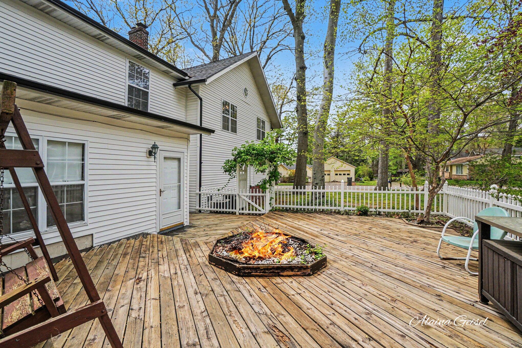 385 Marquette Avenue Holland MI 49424