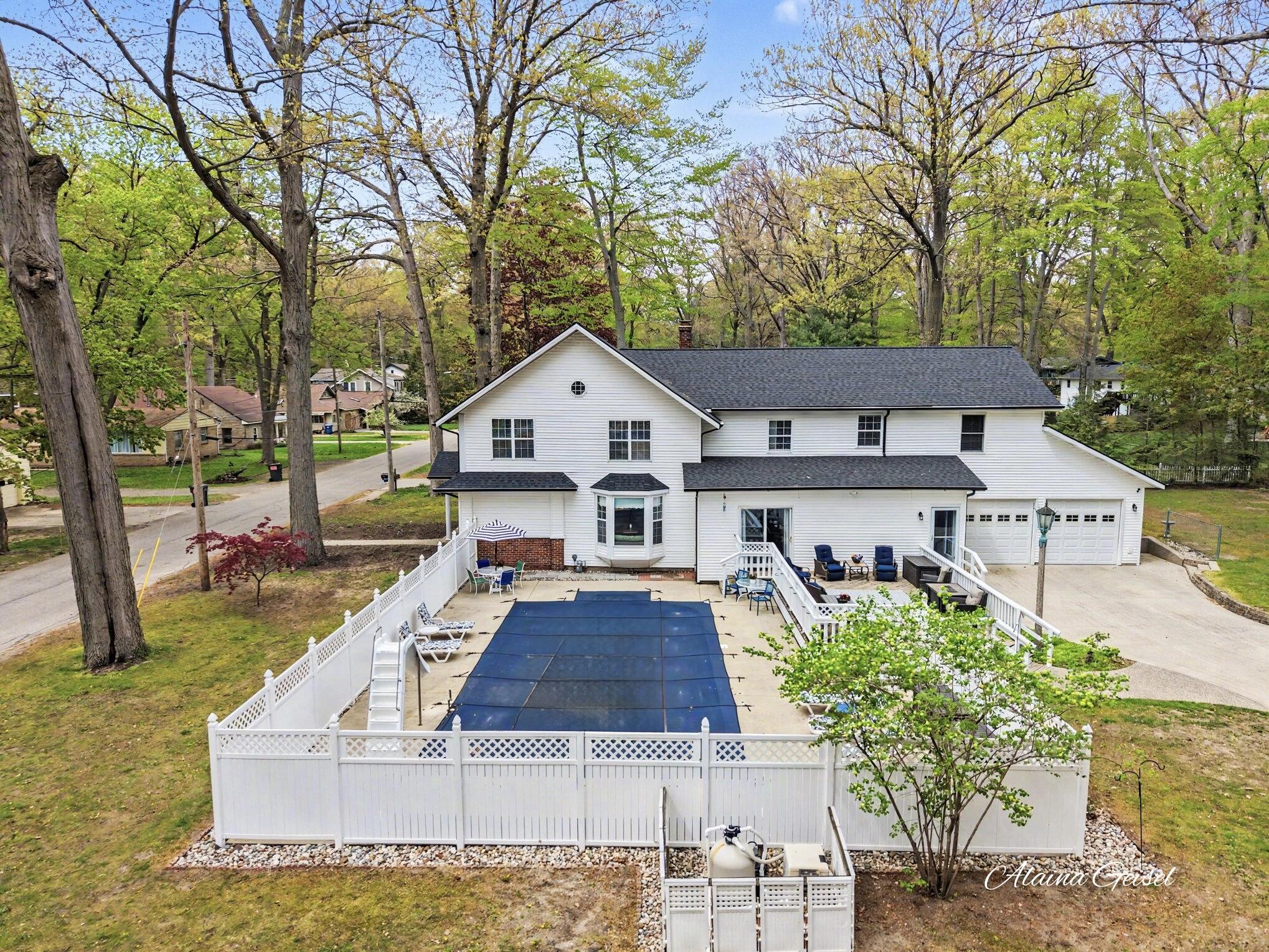 385 Marquette Avenue Holland MI 49424