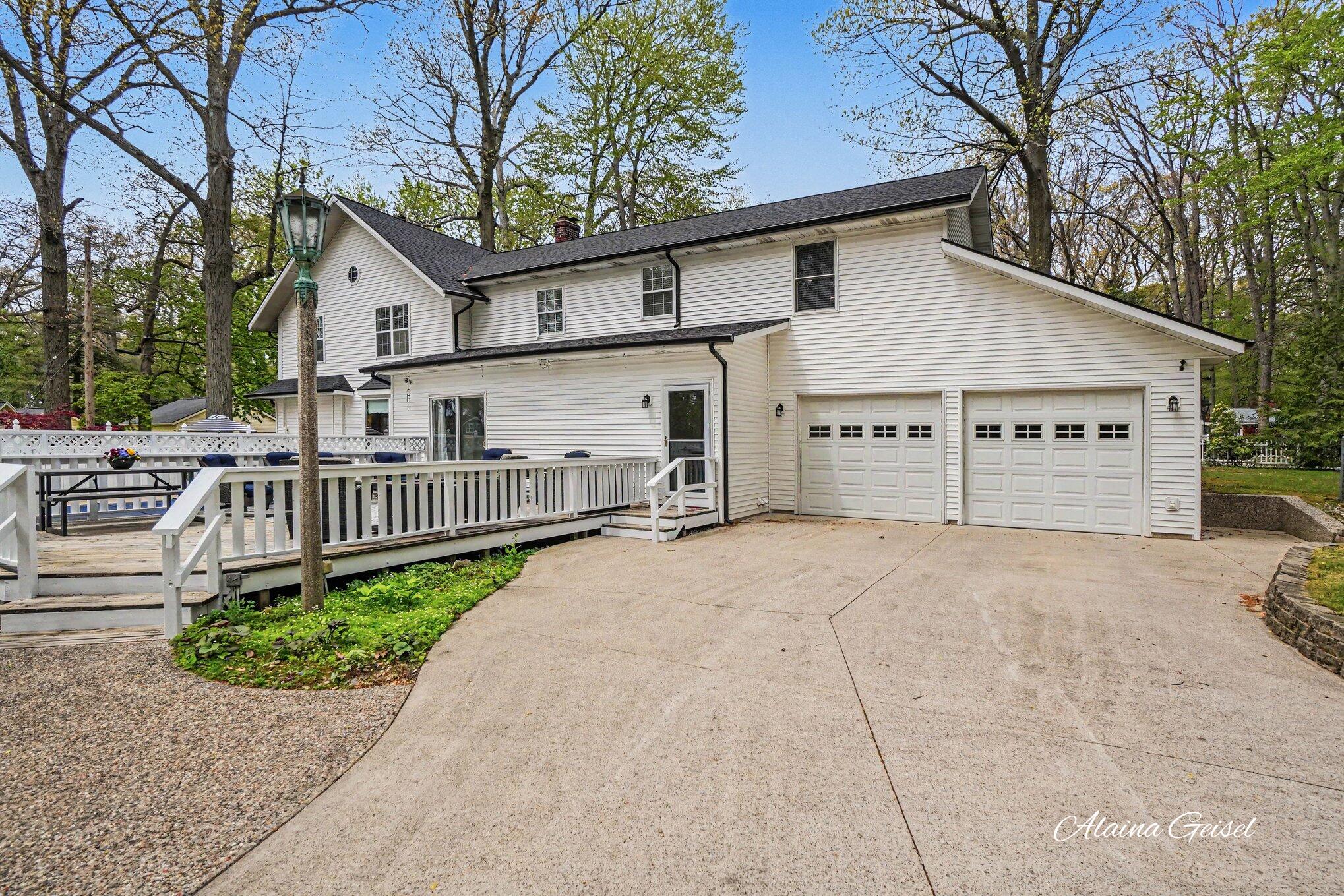 385 Marquette Avenue Holland MI 49424