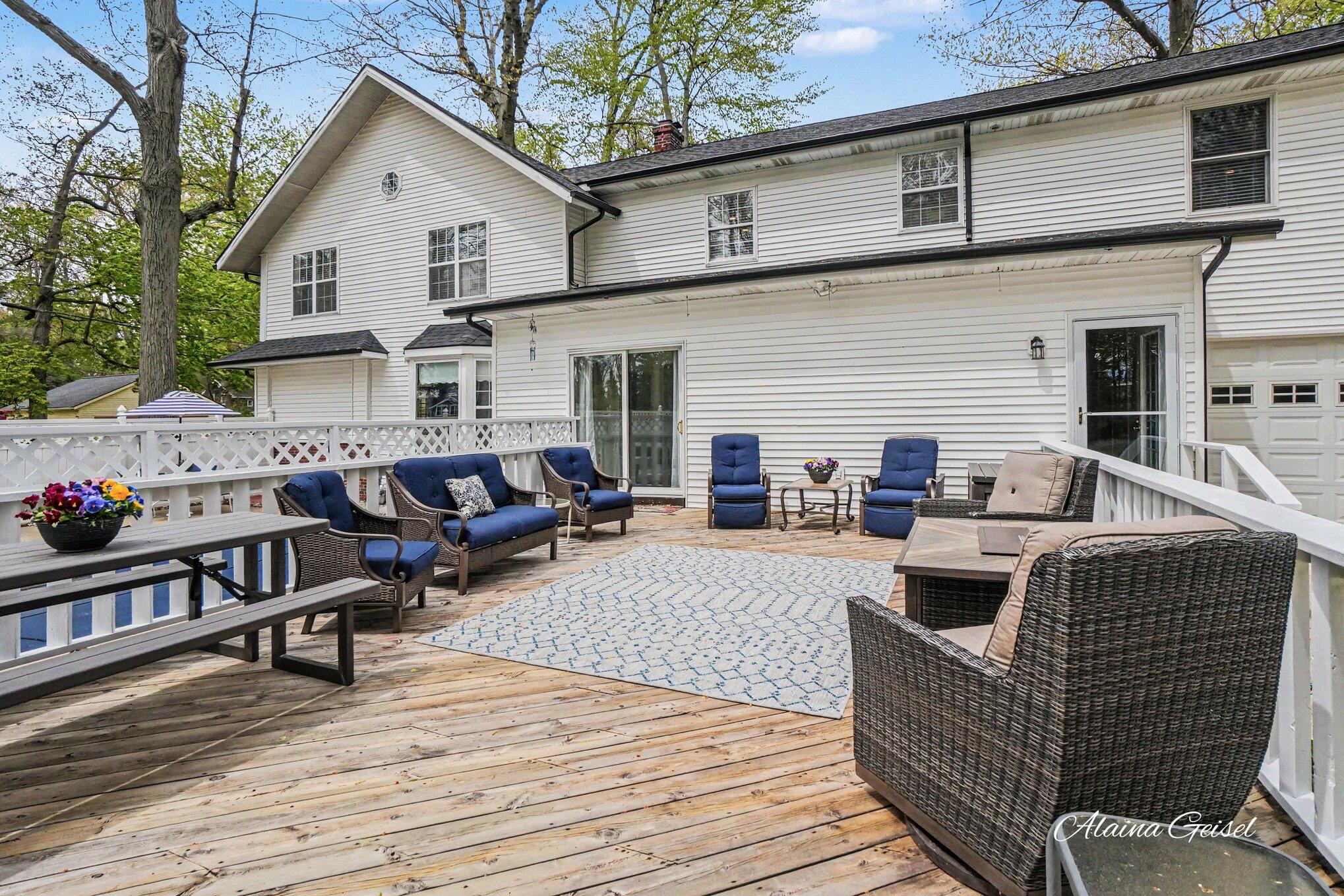 385 Marquette Avenue Holland MI 49424