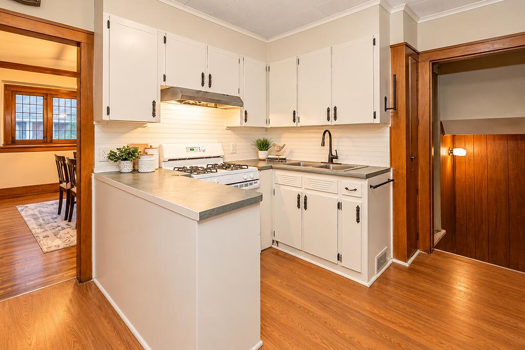 615 Diamond Avenue NE Grand Rapids MI 49503