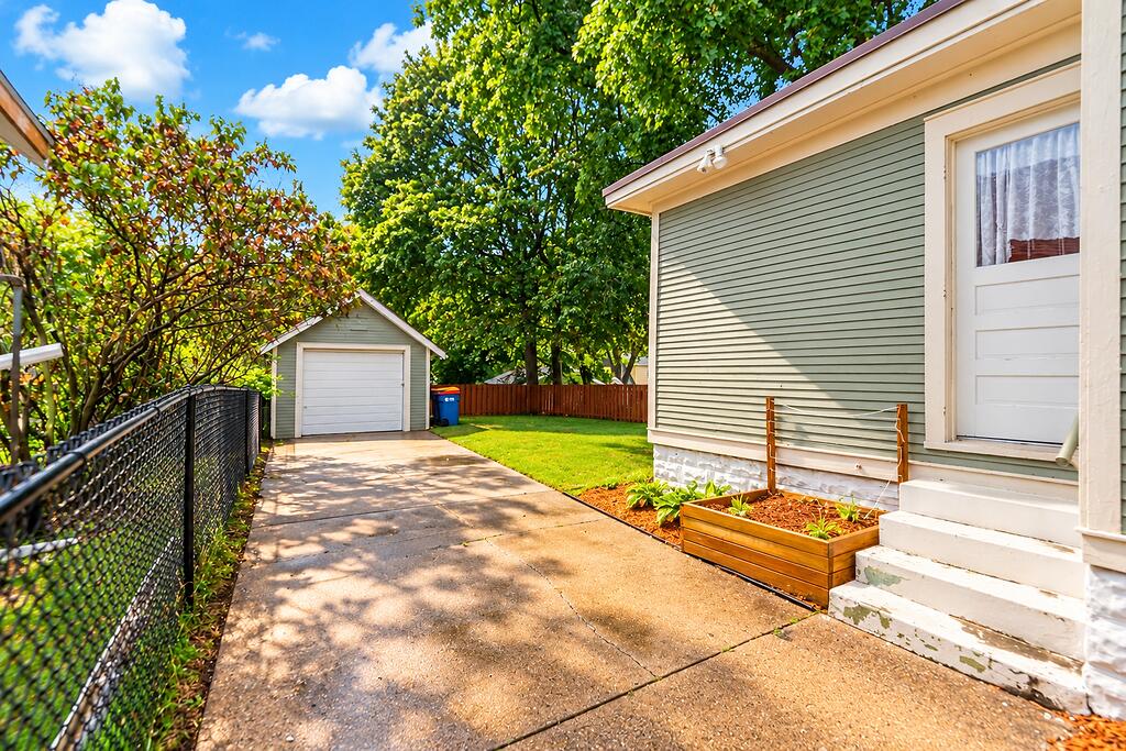 615 Diamond Avenue NE Grand Rapids MI 49503