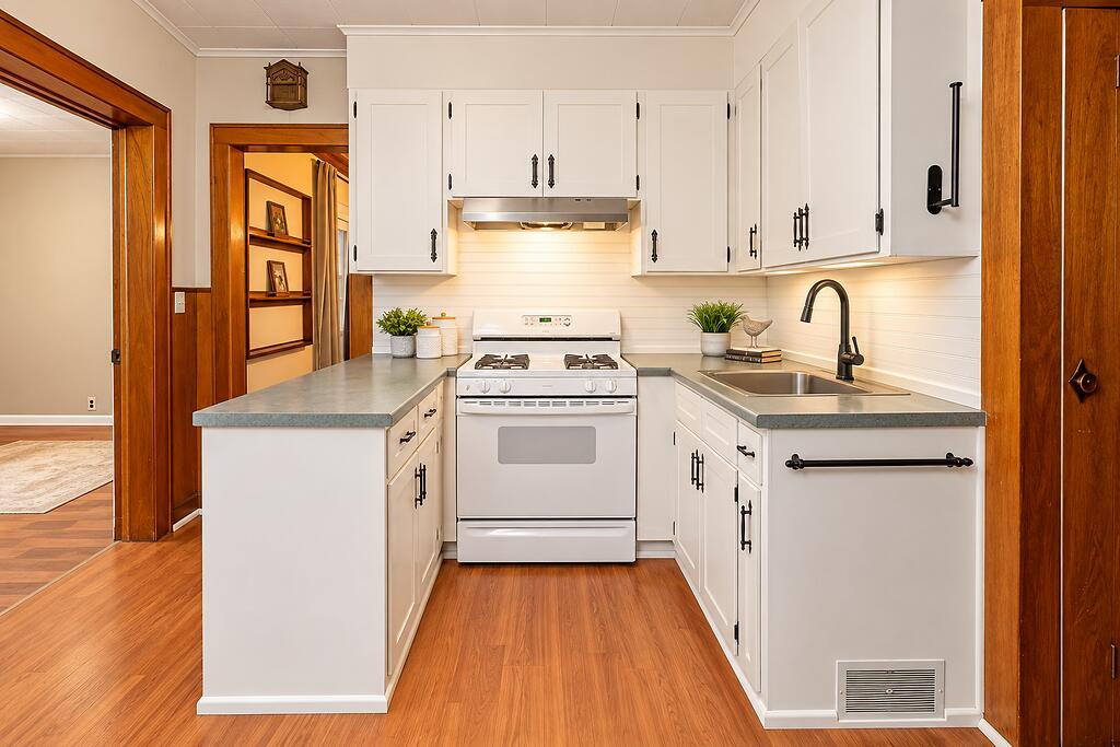 615 Diamond Avenue NE Grand Rapids MI 49503