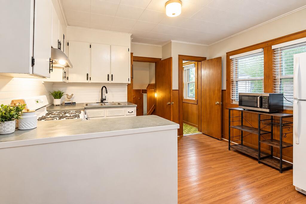 615 Diamond Avenue NE Grand Rapids MI 49503