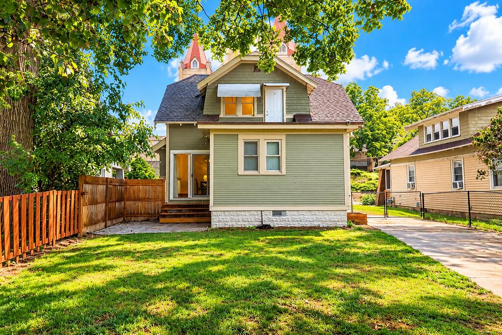 615 Diamond Avenue NE Grand Rapids MI 49503