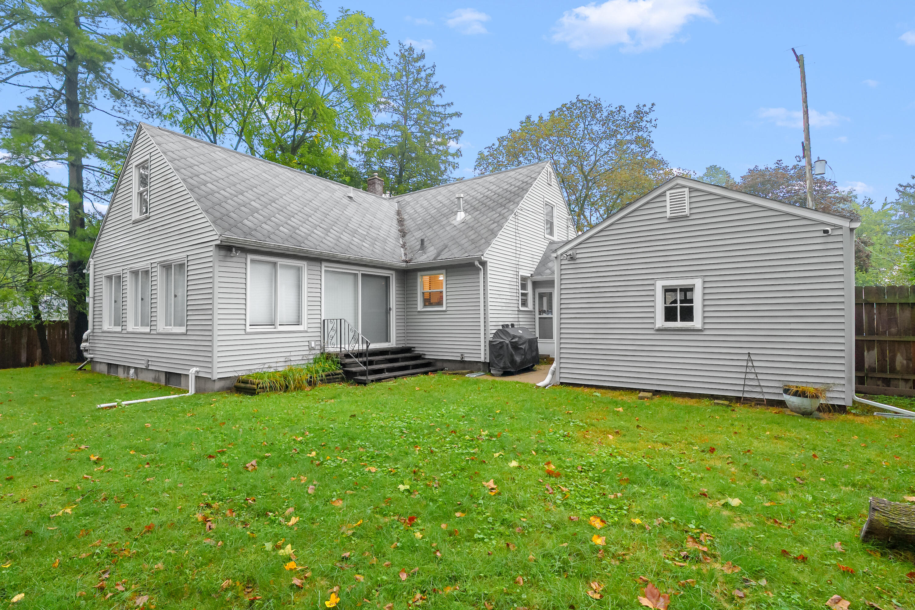 910 Farrell Avenue Kalamazoo MI 49006