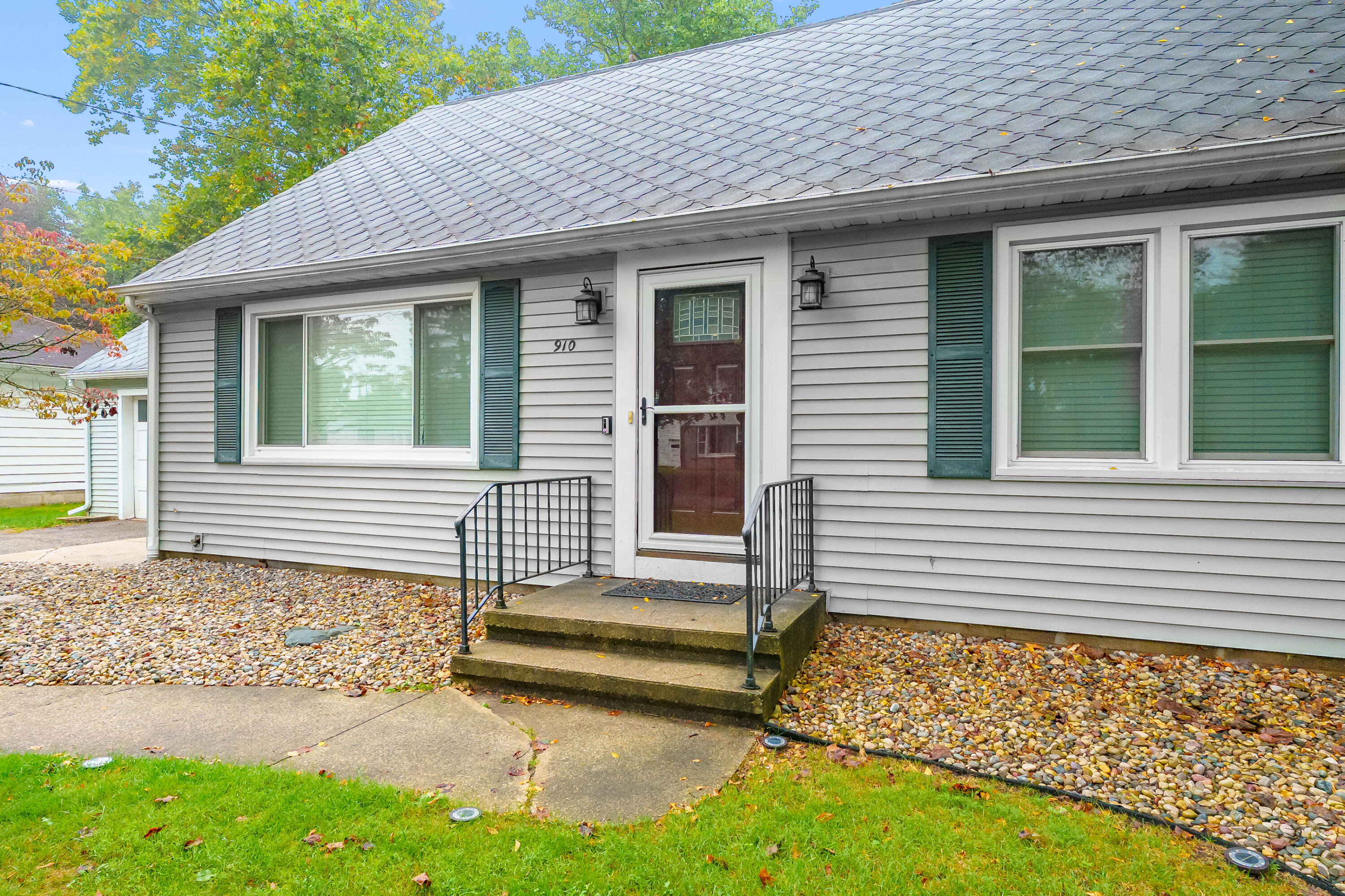 910 Farrell Avenue Kalamazoo MI 49006