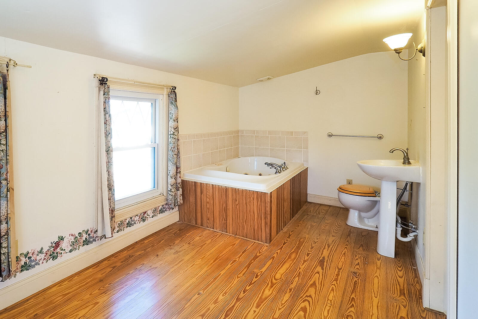 210 S Elm Street Three Oaks MI 49128