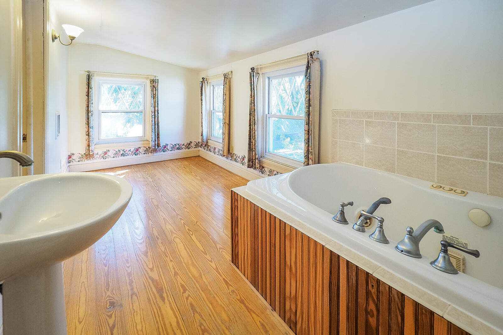 210 S Elm Street Three Oaks MI 49128