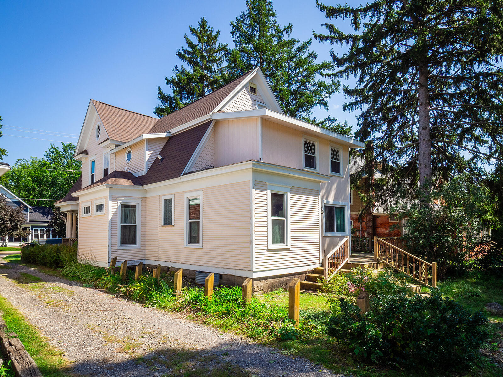 210 S Elm Street Three Oaks MI 49128