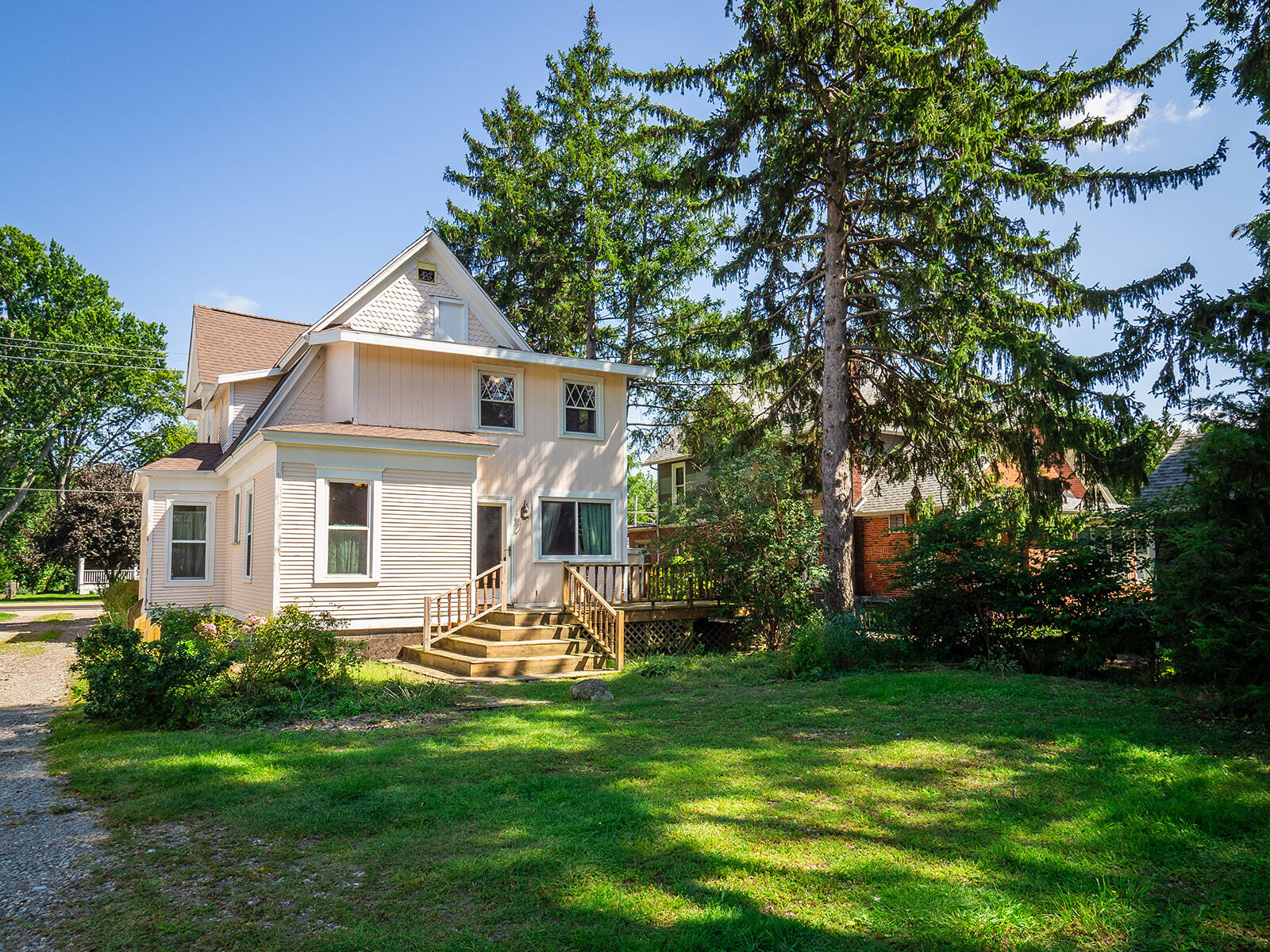 210 S Elm Street Three Oaks MI 49128