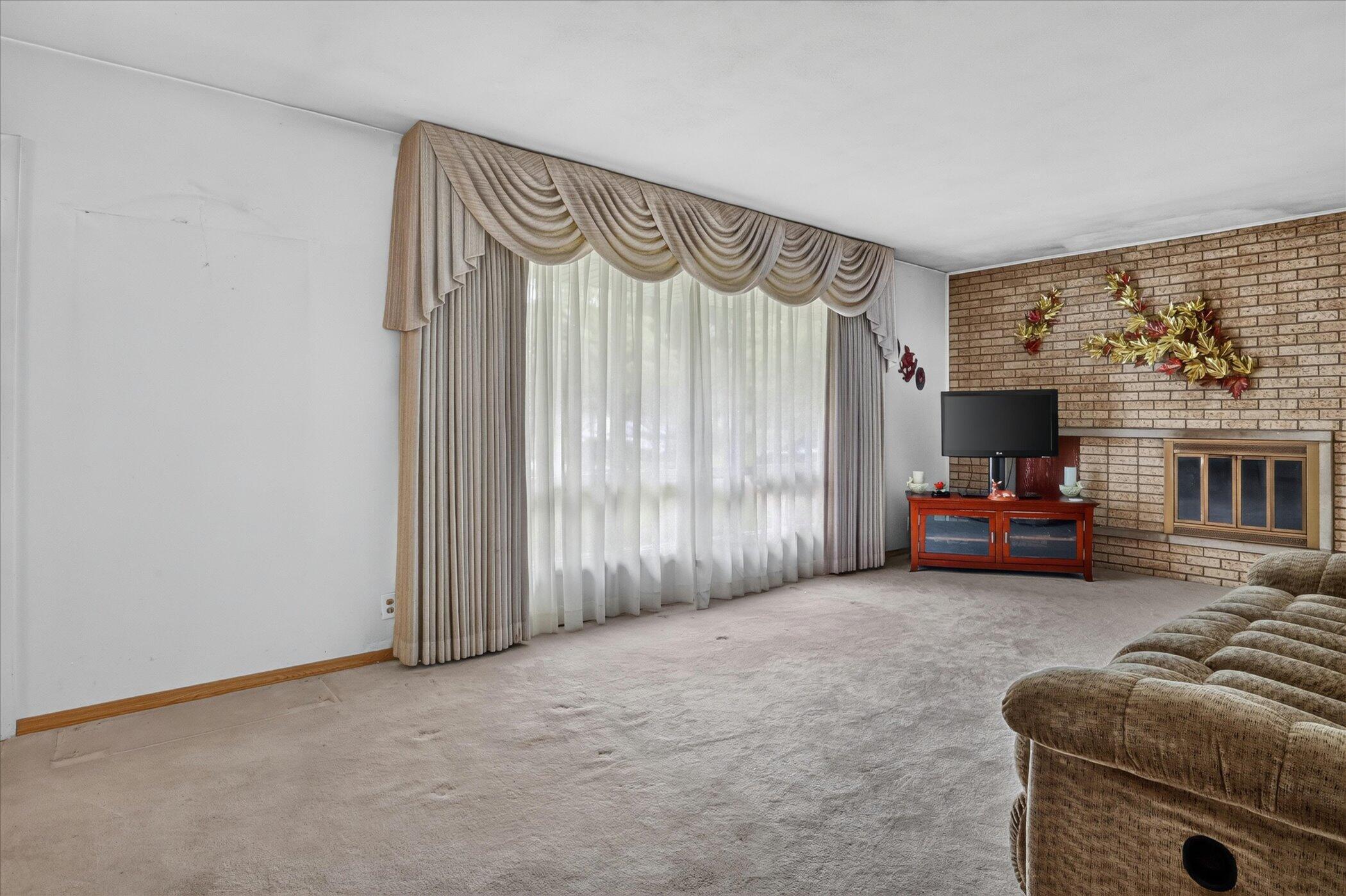 26384 Sweetbriar Street Edwardsburg MI 49112