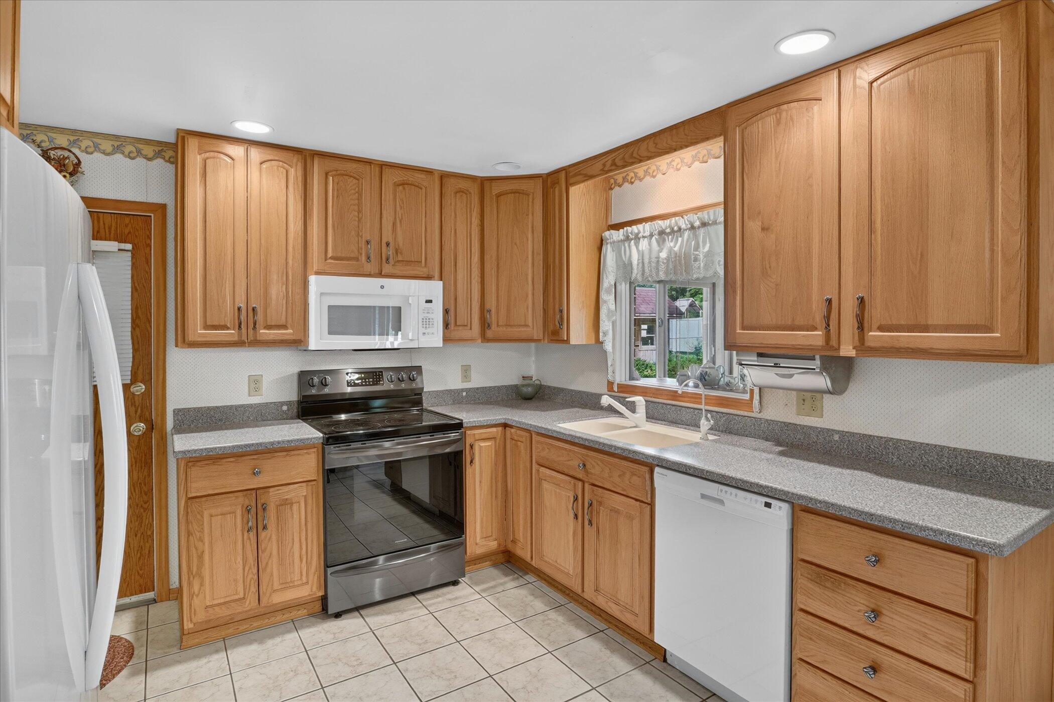 26384 Sweetbriar Street Edwardsburg MI 49112