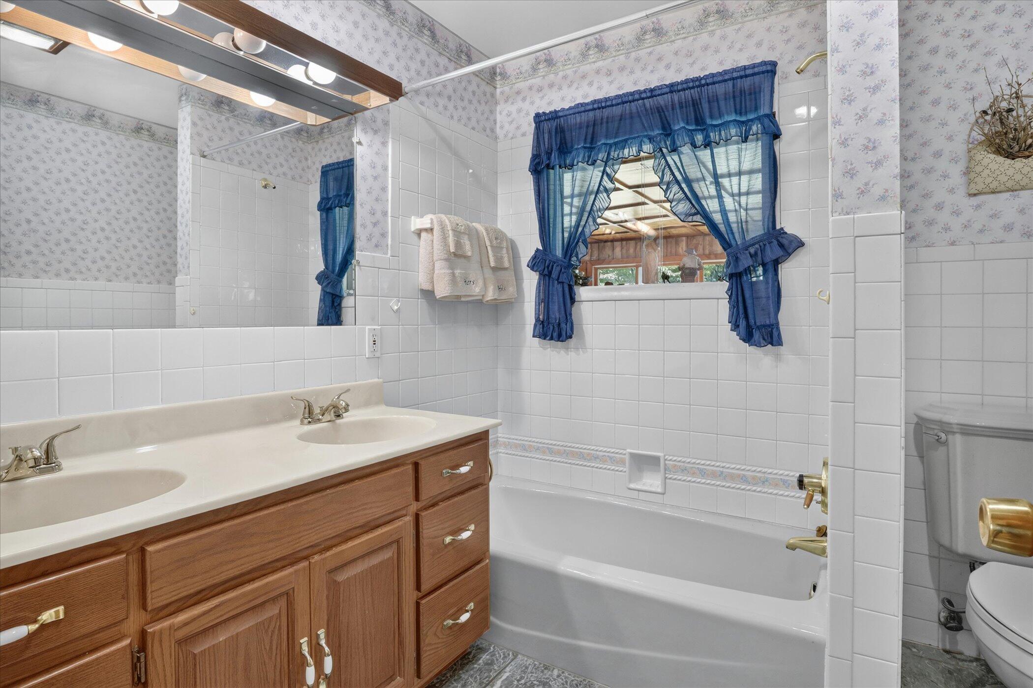 26384 Sweetbriar Street Edwardsburg MI 49112