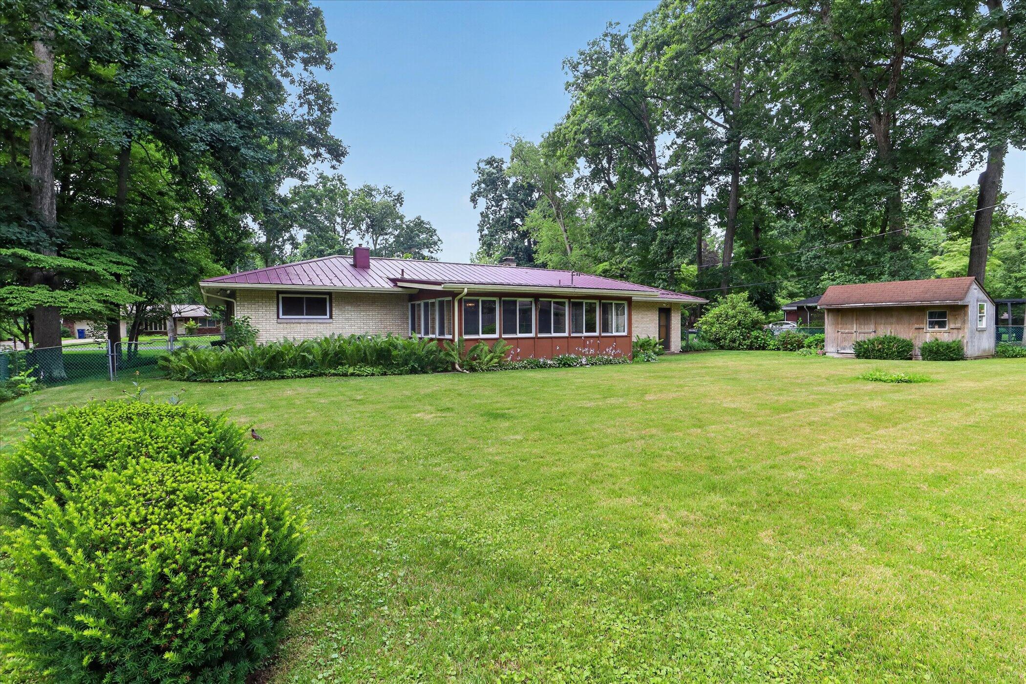26384 Sweetbriar Street Edwardsburg MI 49112