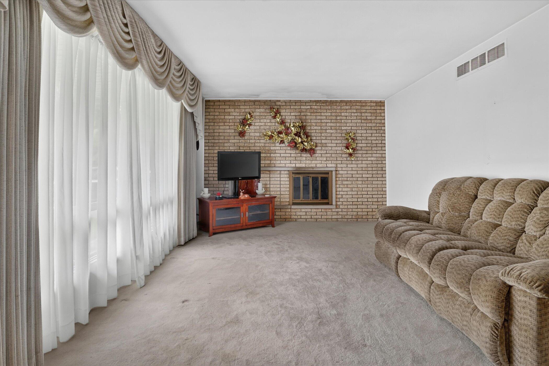 26384 Sweetbriar Street Edwardsburg MI 49112