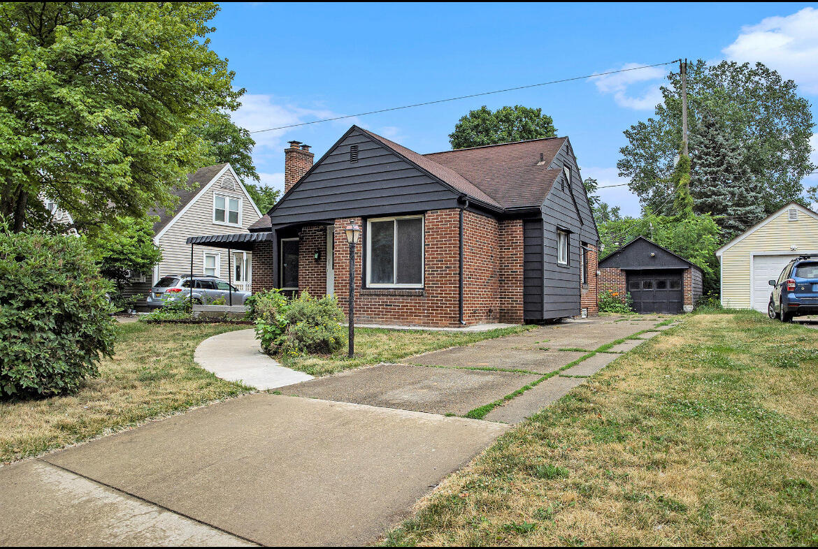 2328 Monroe Avenue NE Grand Rapids MI 49505