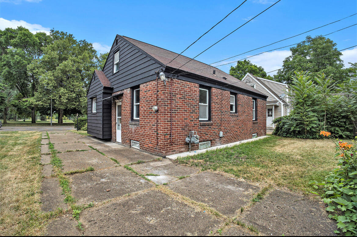 2328 Monroe Avenue NE Grand Rapids MI 49505