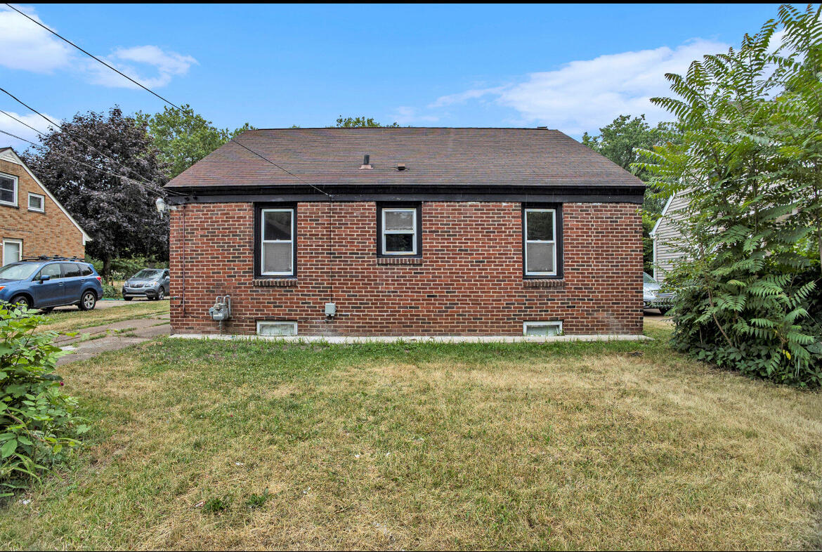 2328 Monroe Avenue NE Grand Rapids MI 49505