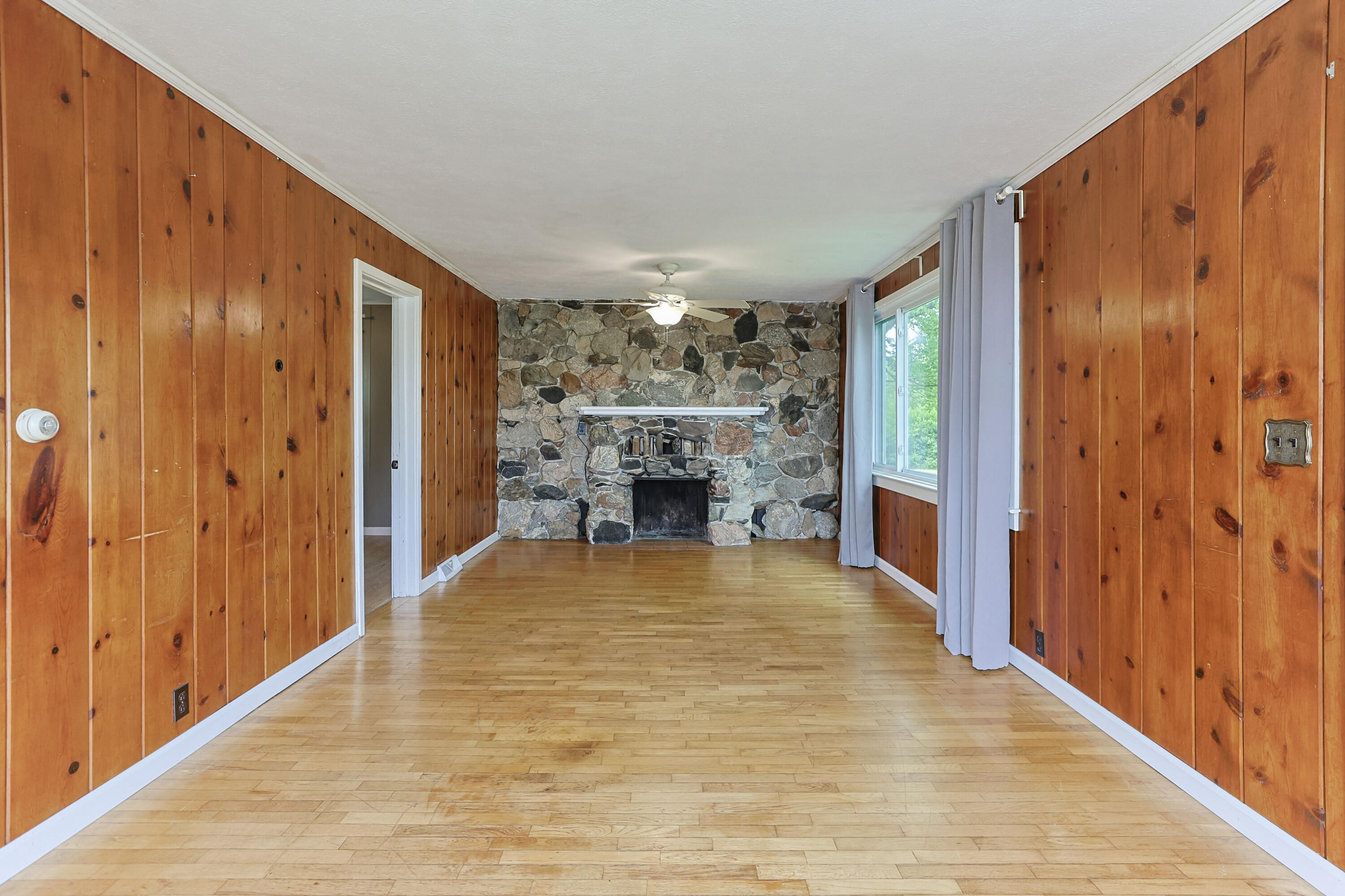 67013 M 62 Edwardsburg MI 49112
