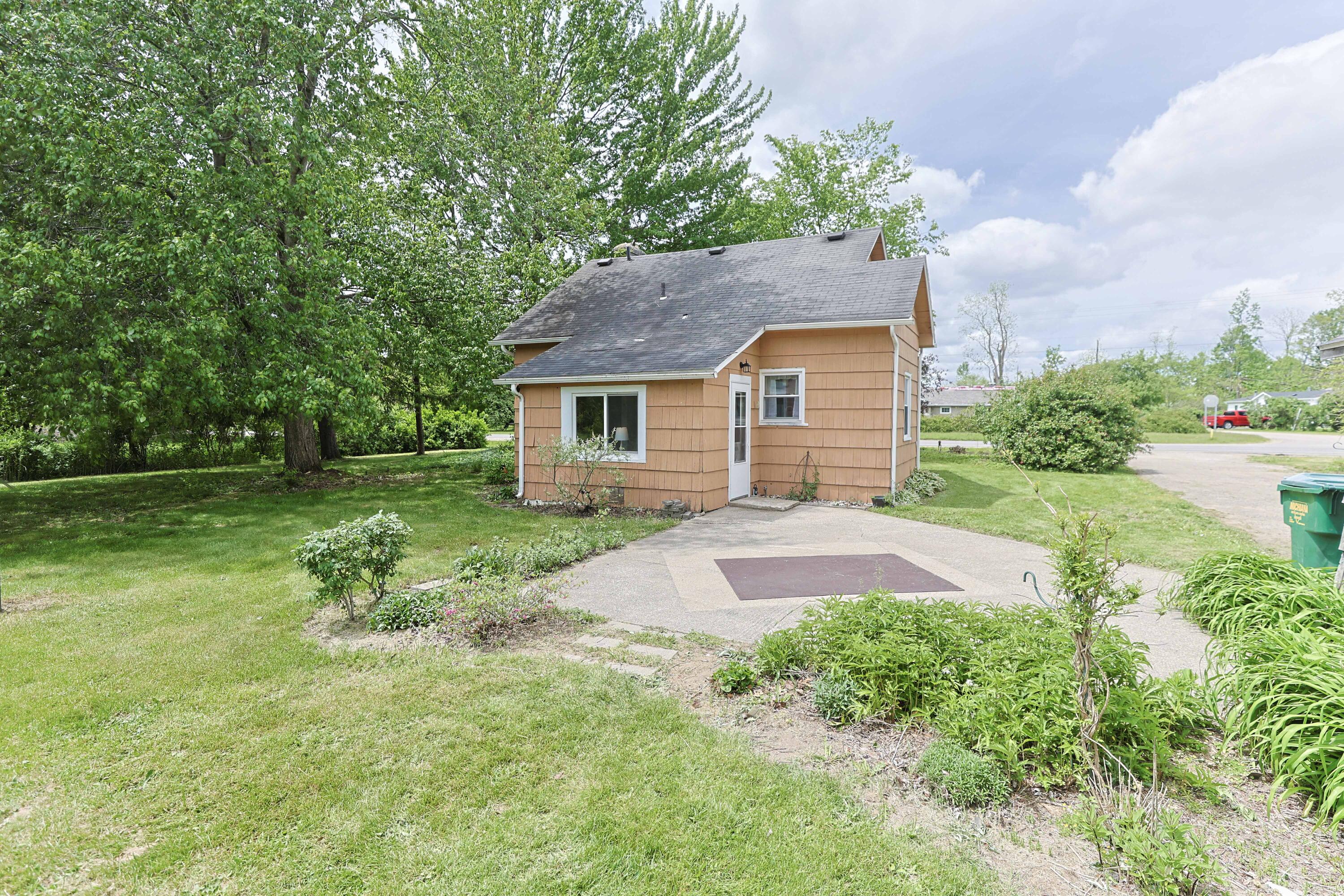 67013 M 62 Edwardsburg MI 49112