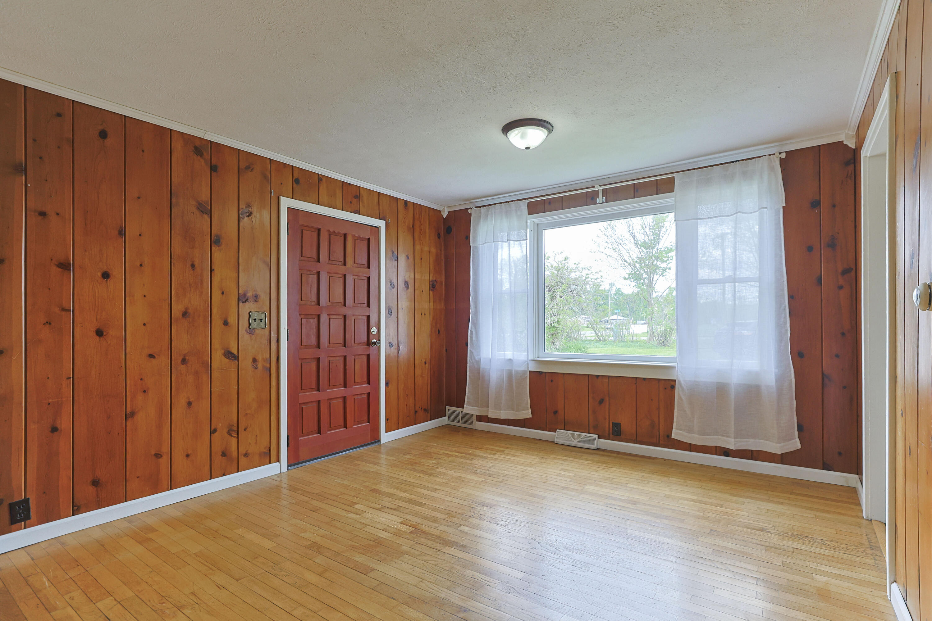 67013 M 62 Edwardsburg MI 49112
