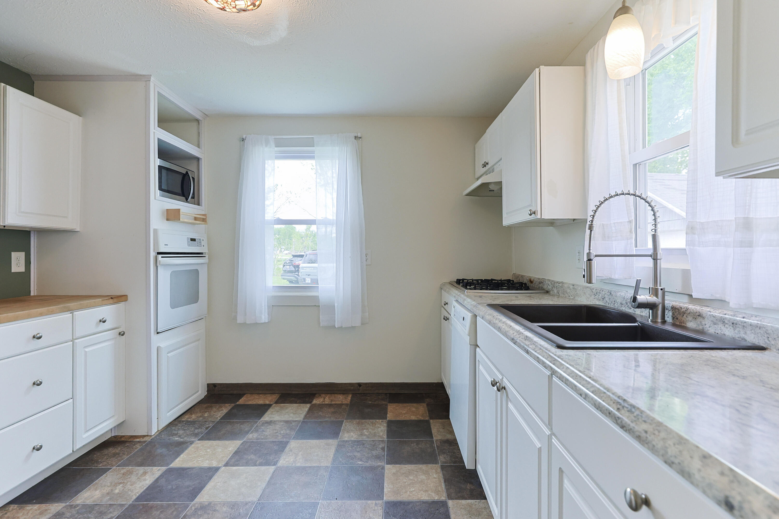 67013 M 62 Edwardsburg MI 49112