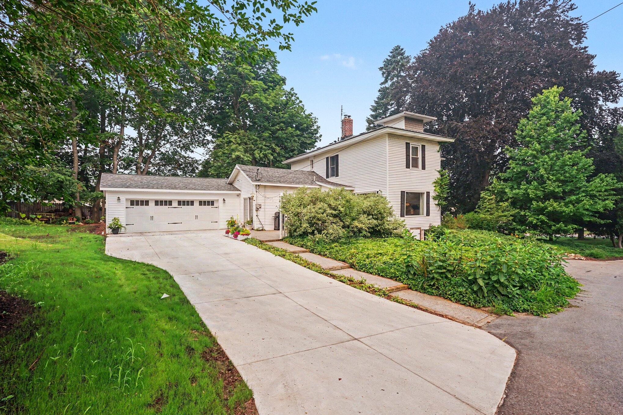 312 E 16th Street Holland MI 49423