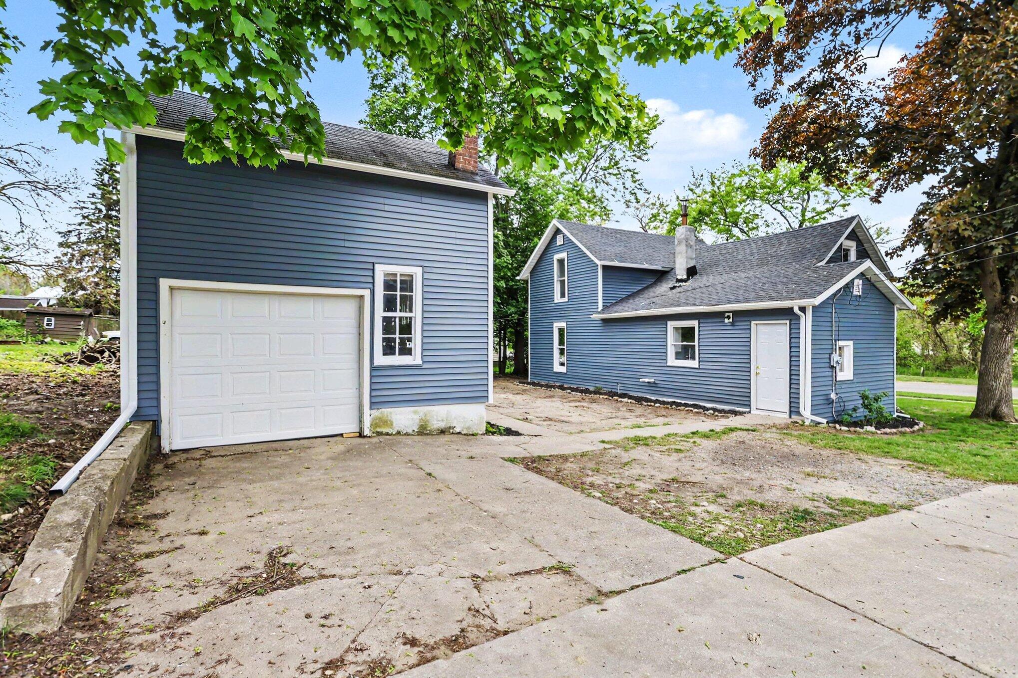 189 Banks Street Coloma MI 49038