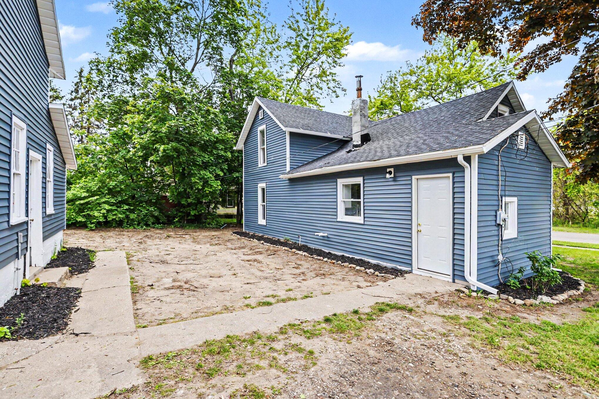 189 Banks Street Coloma MI 49038
