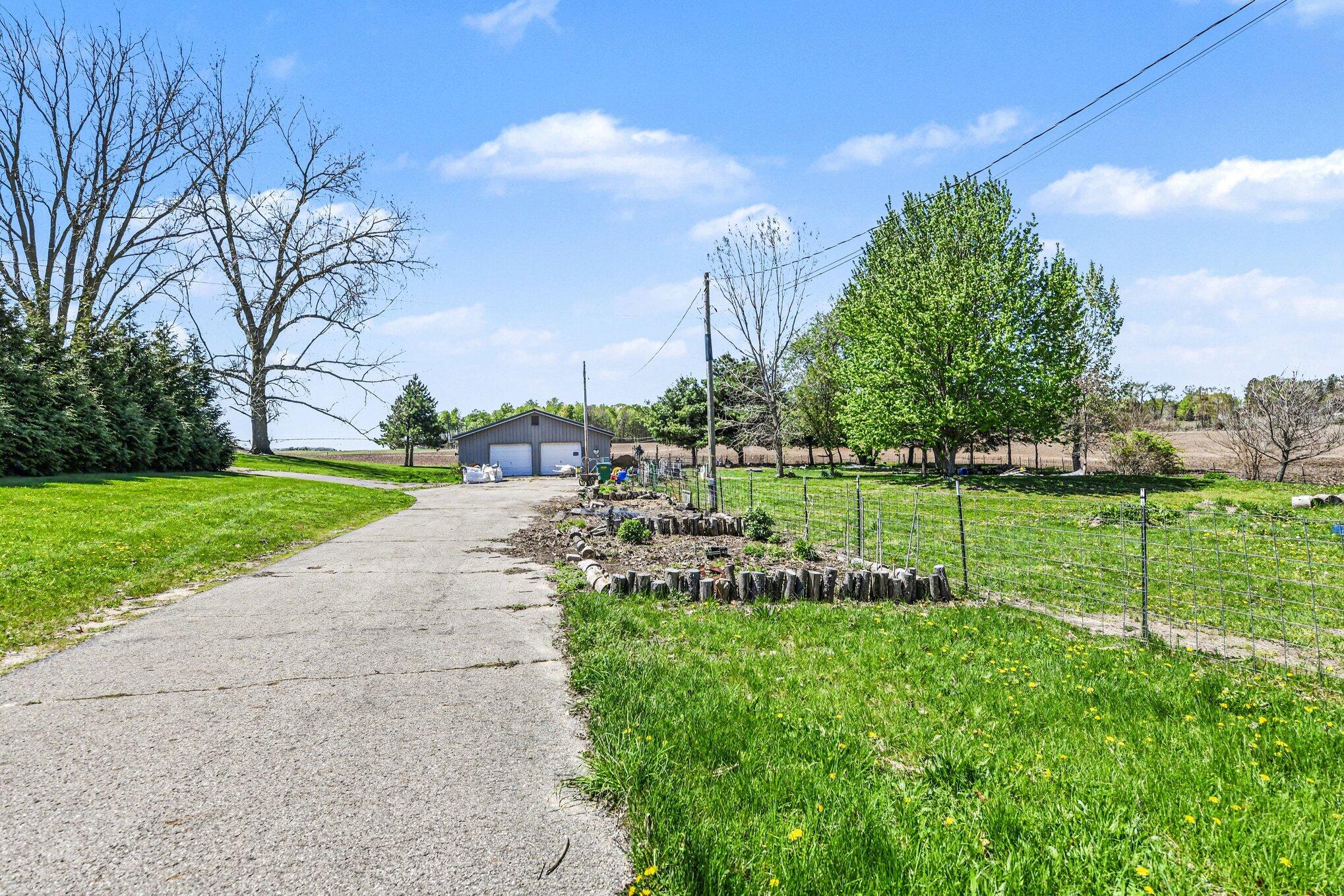 52290 Townhall Road Dowagiac MI 49047