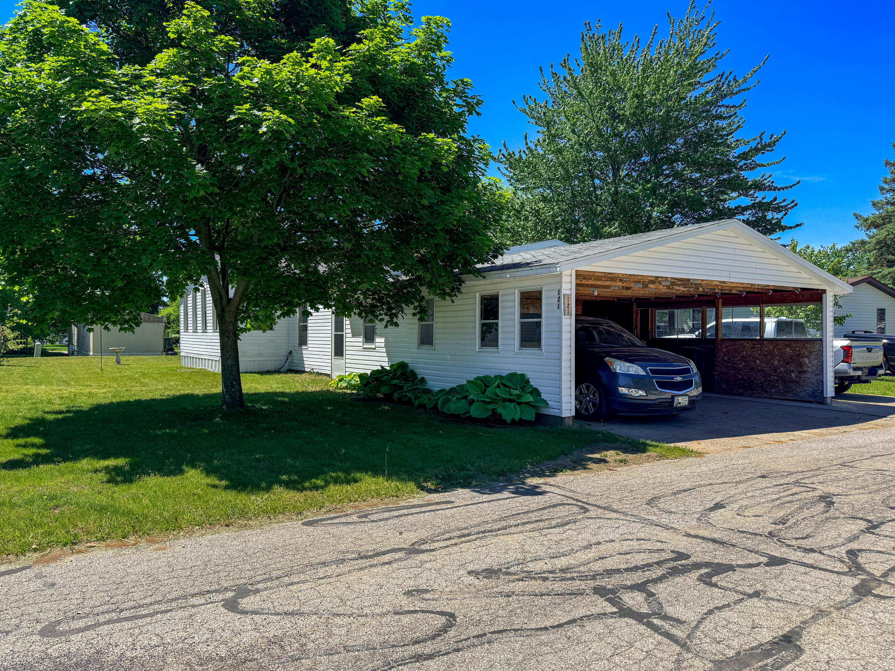 121 Elm Court Muskegon MI 49445
