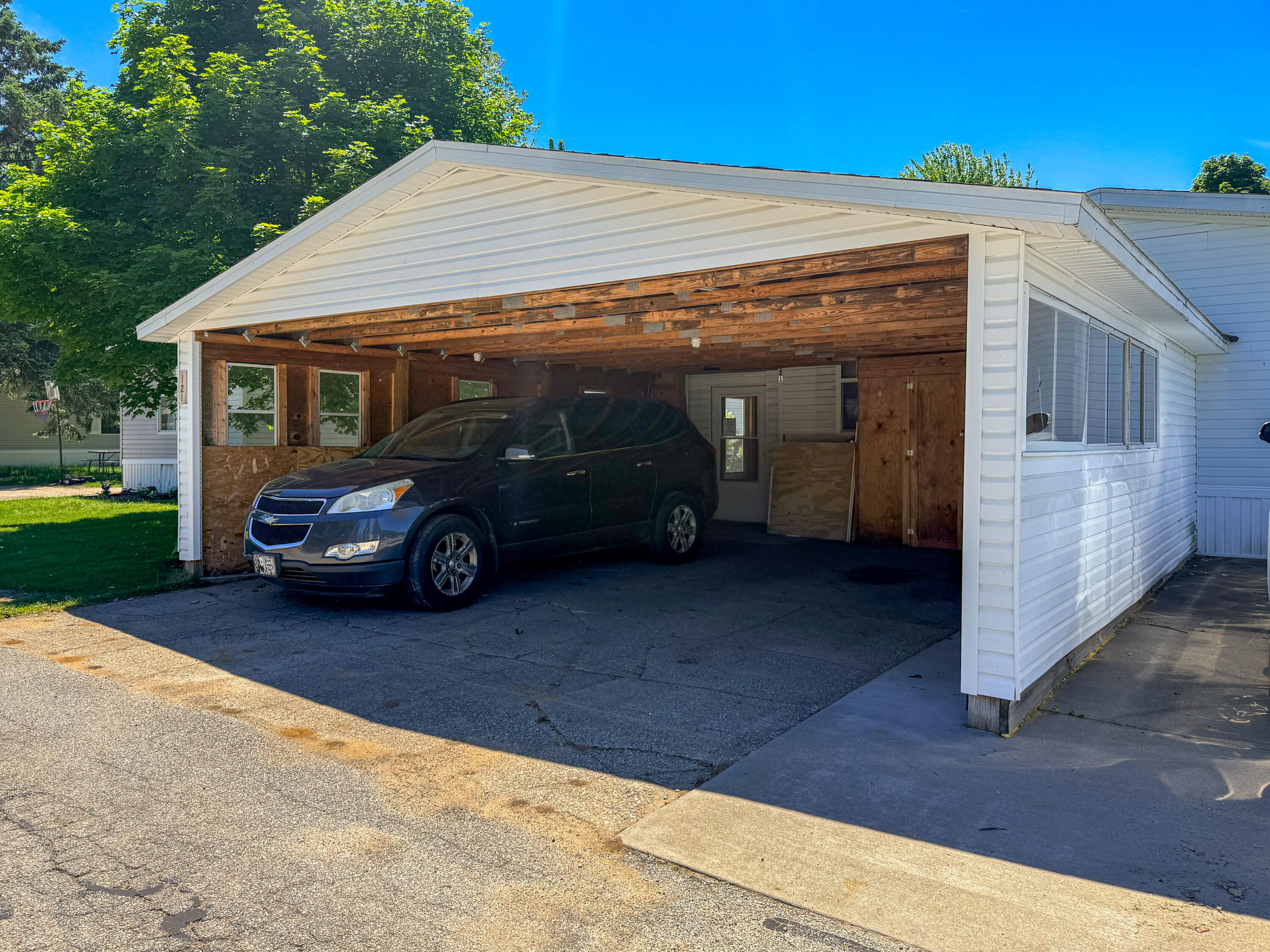 121 Elm Court Muskegon MI 49445