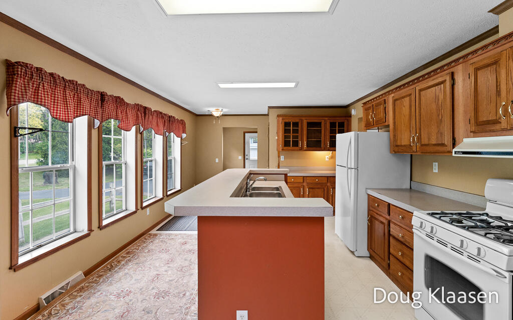 15707 New Holland Street Holland MI 49424