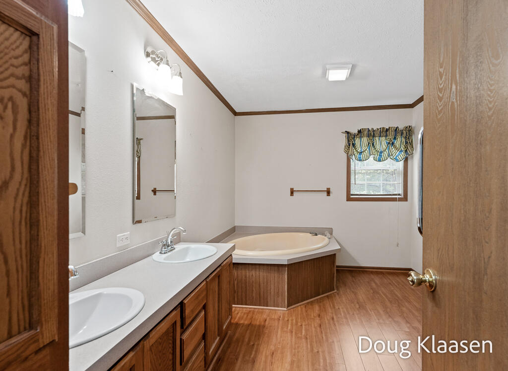 15707 New Holland Street Holland MI 49424