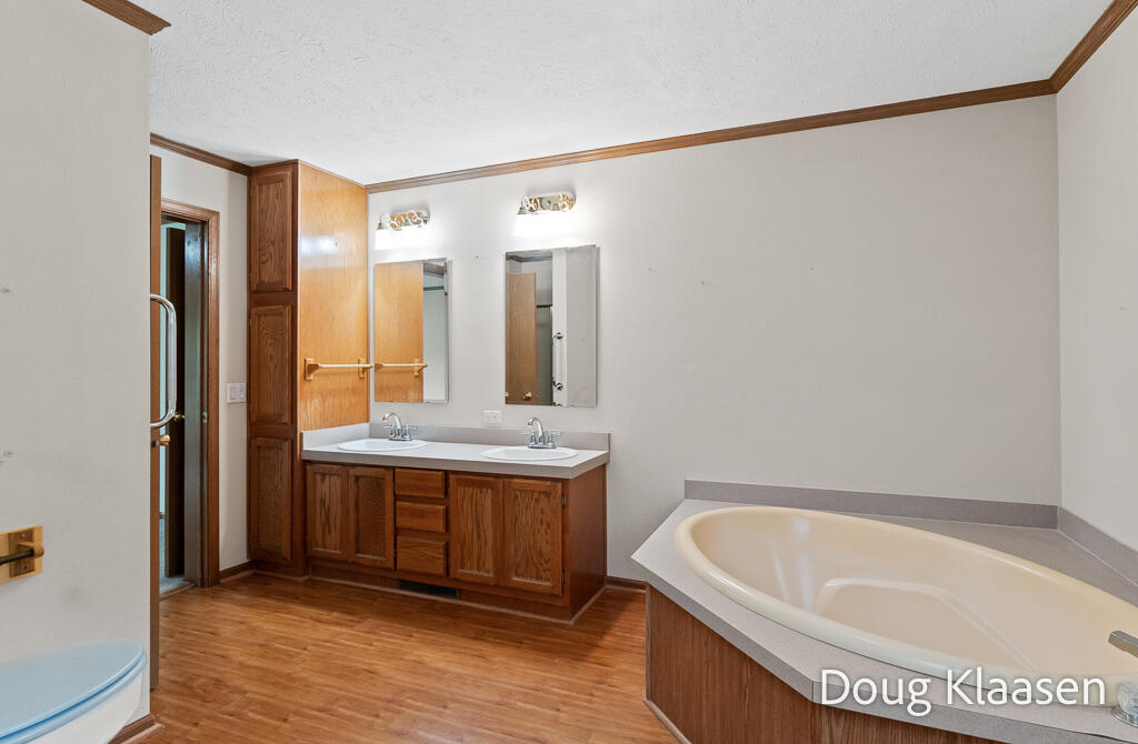 15707 New Holland Street Holland MI 49424