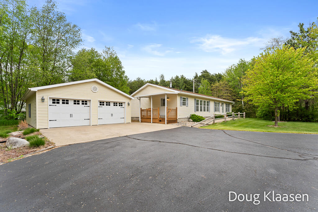 15707 New Holland Street Holland MI 49424