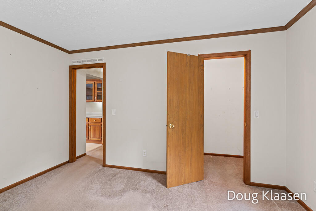 15707 New Holland Street Holland MI 49424