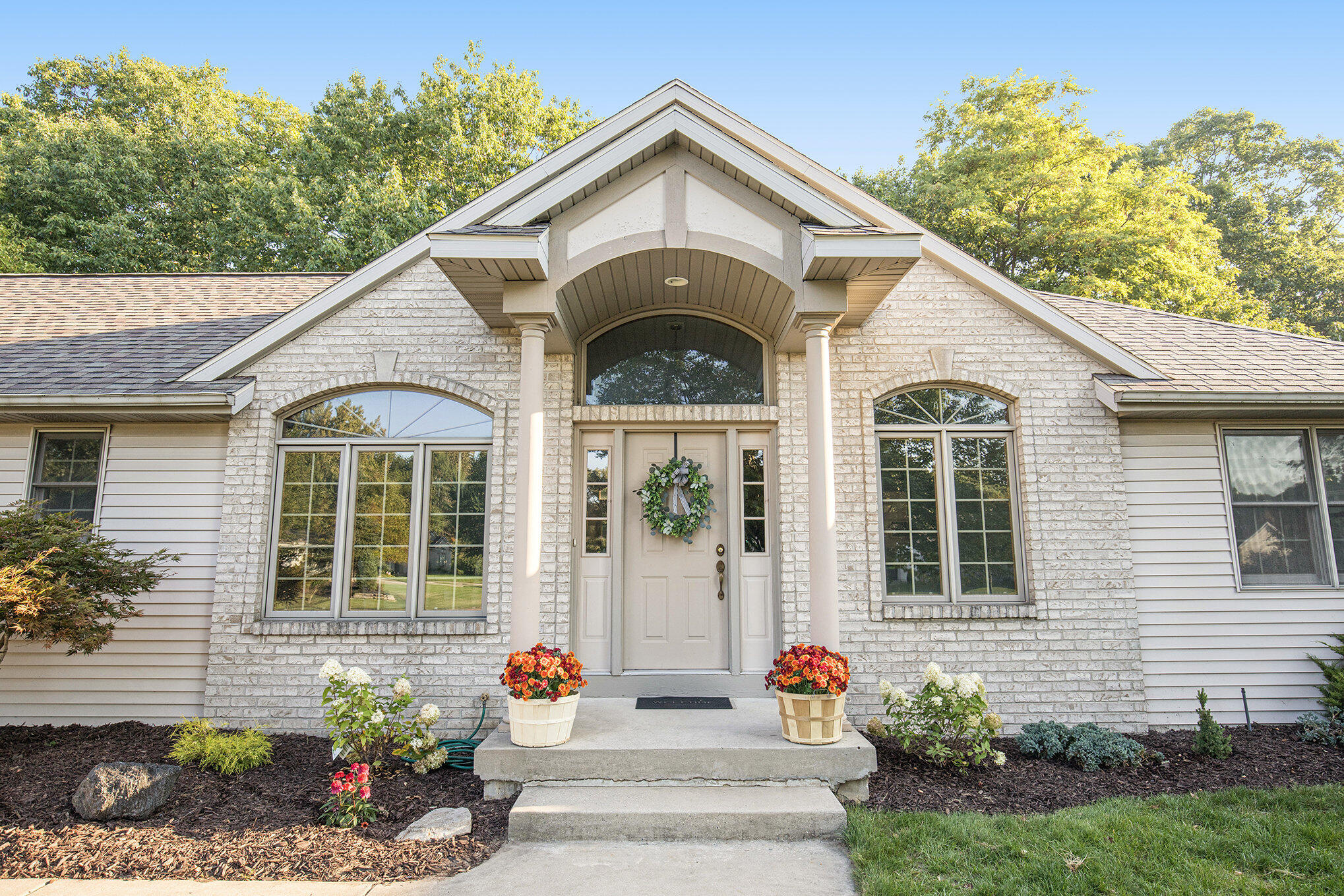 2343 Westwinde Drive NW Grand Rapids MI 49504