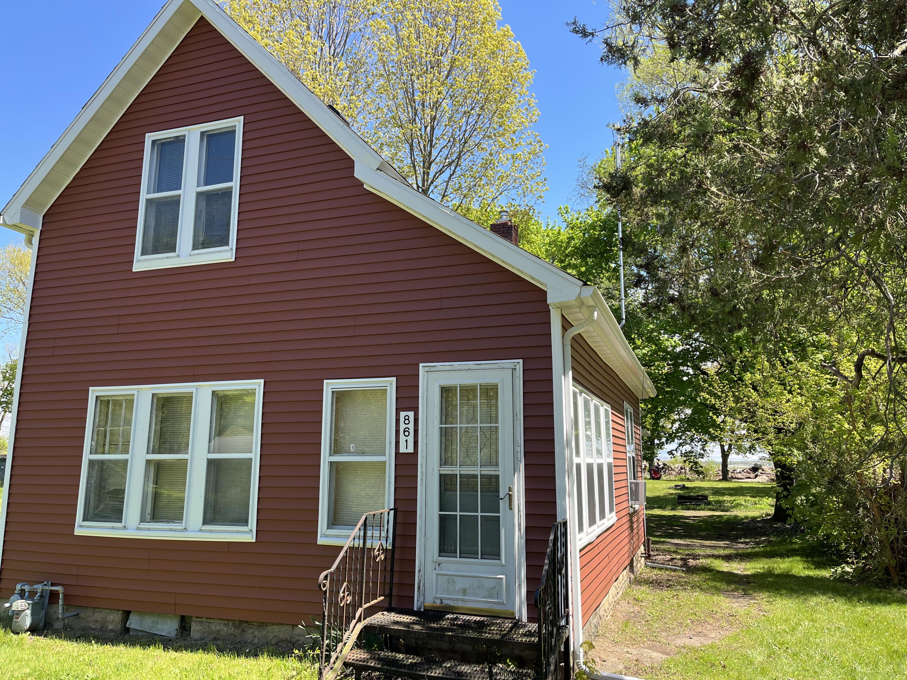 861 Paw Paw Avenue Benton Harbor MI 49022