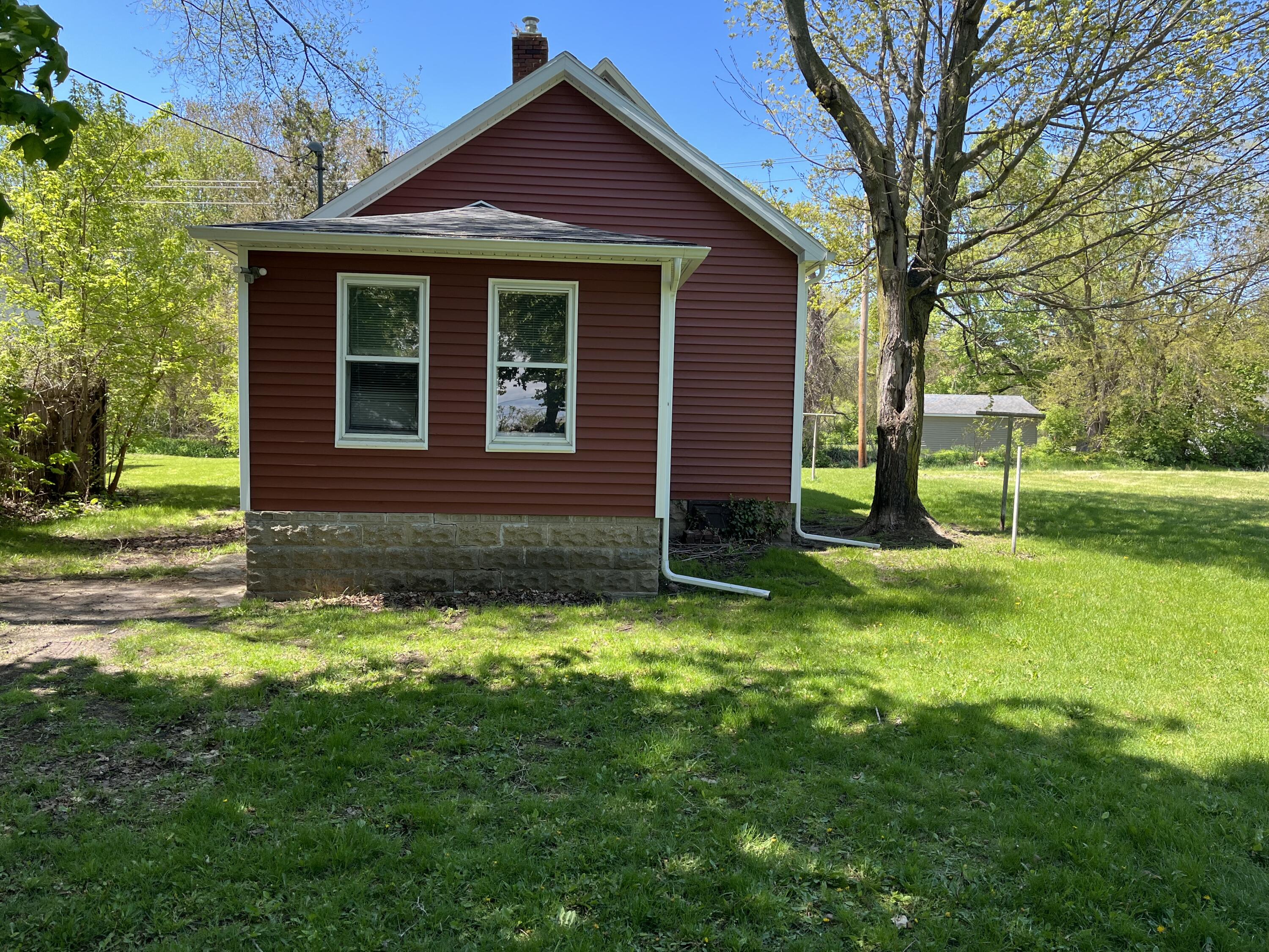 861 Paw Paw Avenue Benton Harbor MI 49022